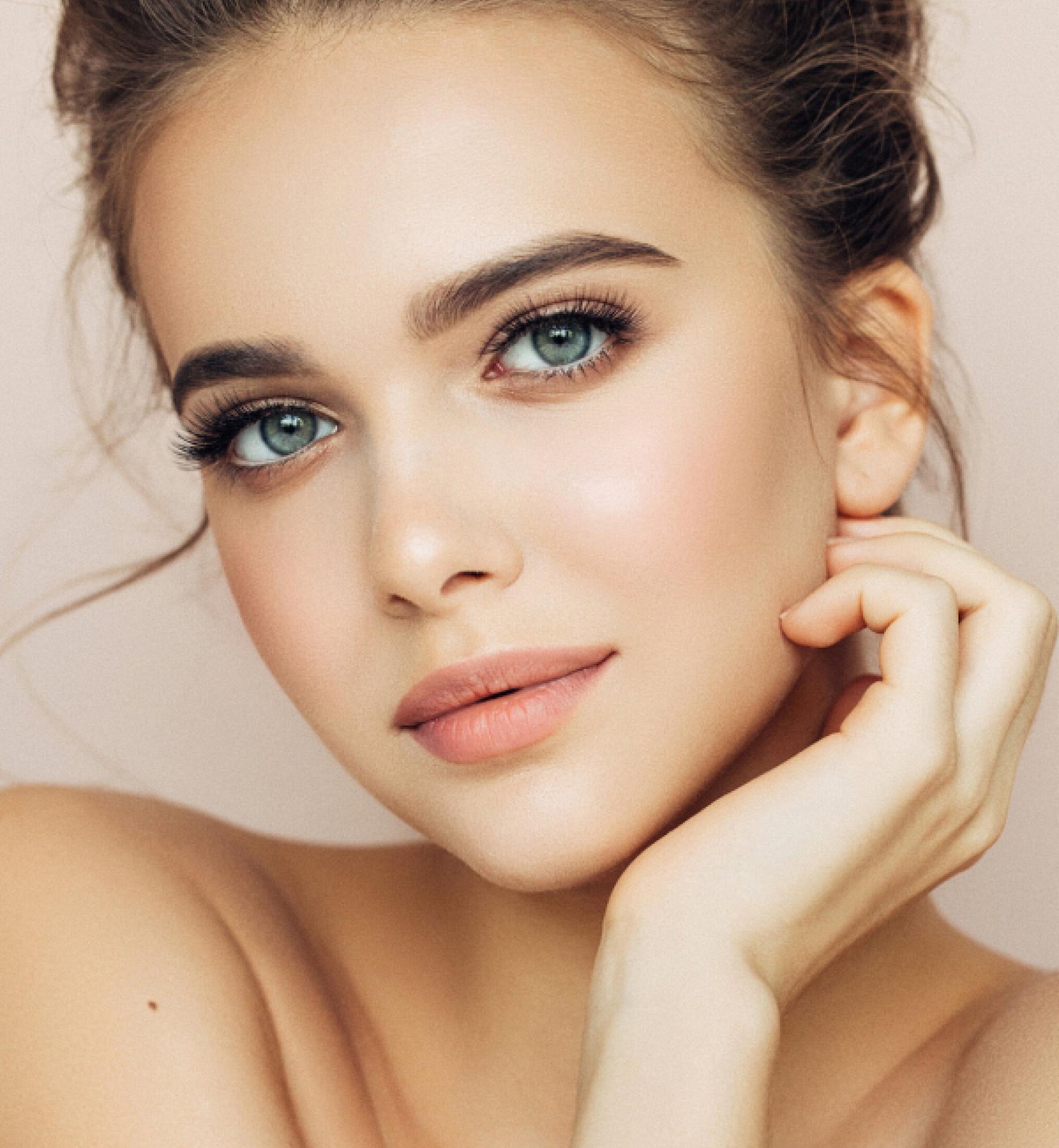 Atlanta lip fillers model with blue eyes
